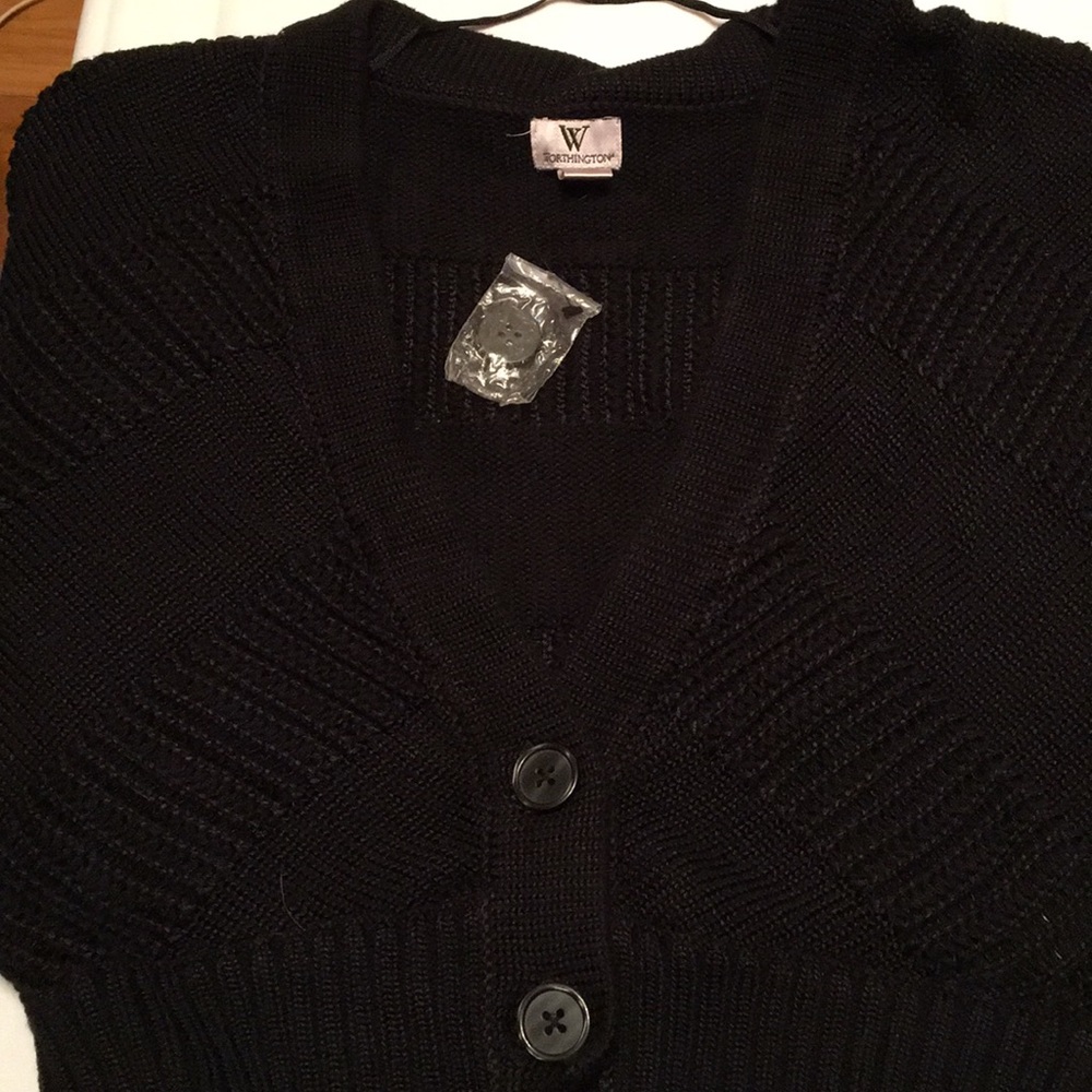 Cardigan, crop style only 2 buttons